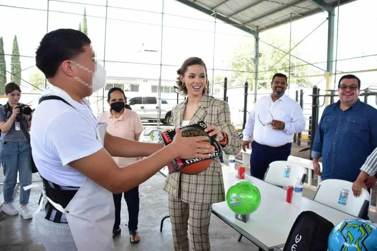 Visita Mariana a jóvenes del CIAAI