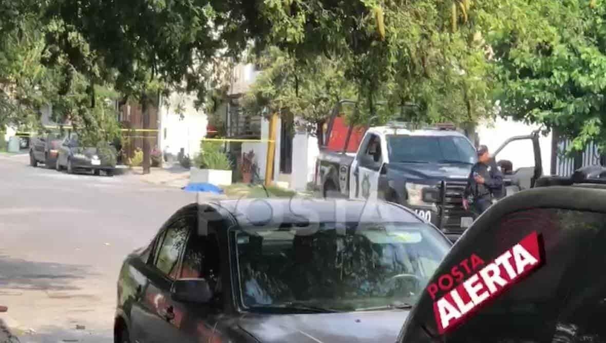 Ejecutan a empleado de bar frente a su casa en Apodaca