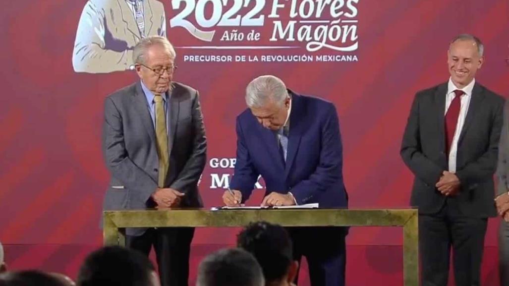Firma AMLO decreto que prohíbe venta de vapeadores y cigarros electrónicos