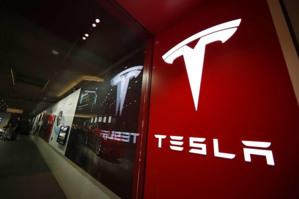 ¿Tan caros y fallan? Reportan problemas con frenos en Teslas