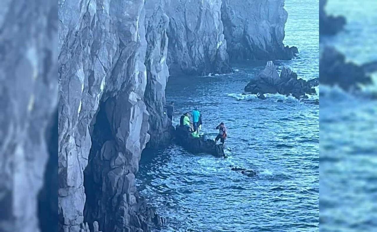 Mueren 8 en volcadura de lancha en Guaymas, Sonora