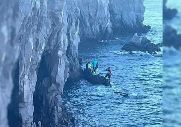 Mueren 8 en volcadura de lancha en Guaymas, Sonora