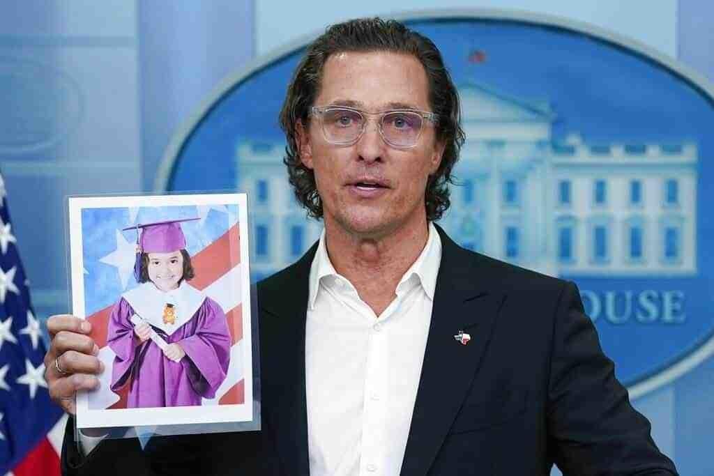 Pide Matthew McConaughey control de armas más estricto