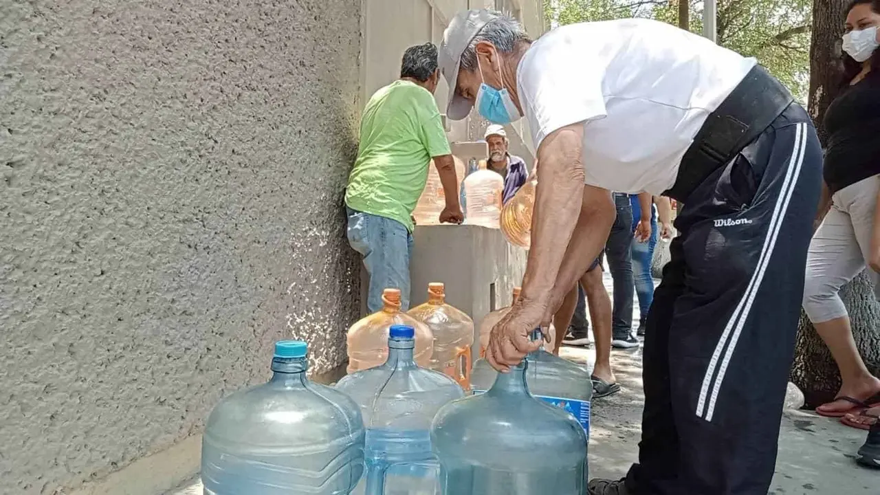 Aprovechan llave del Topo Chico para recolectar agua