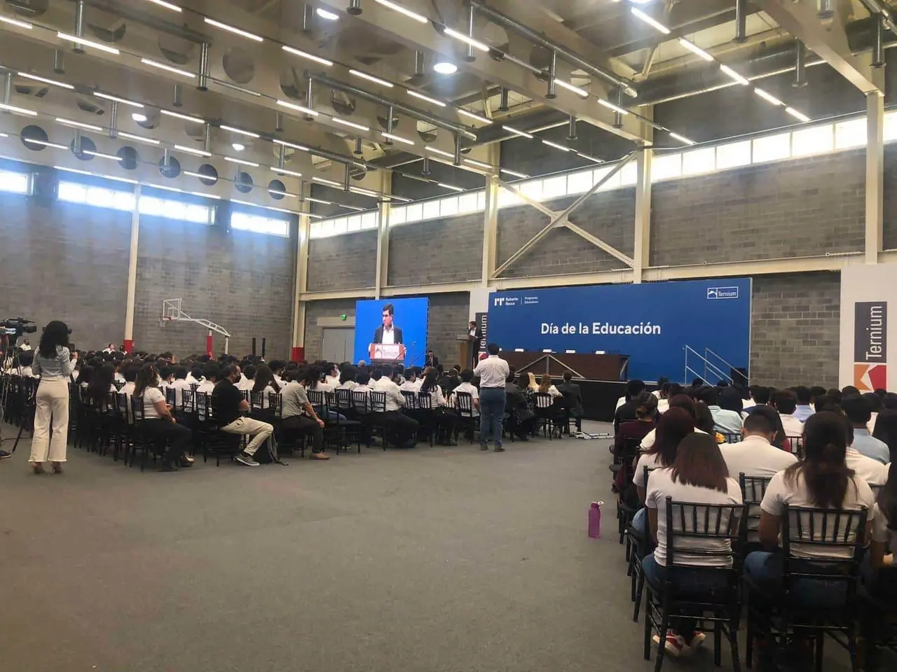 Entrega Ternium becas de estudios en Pesquería