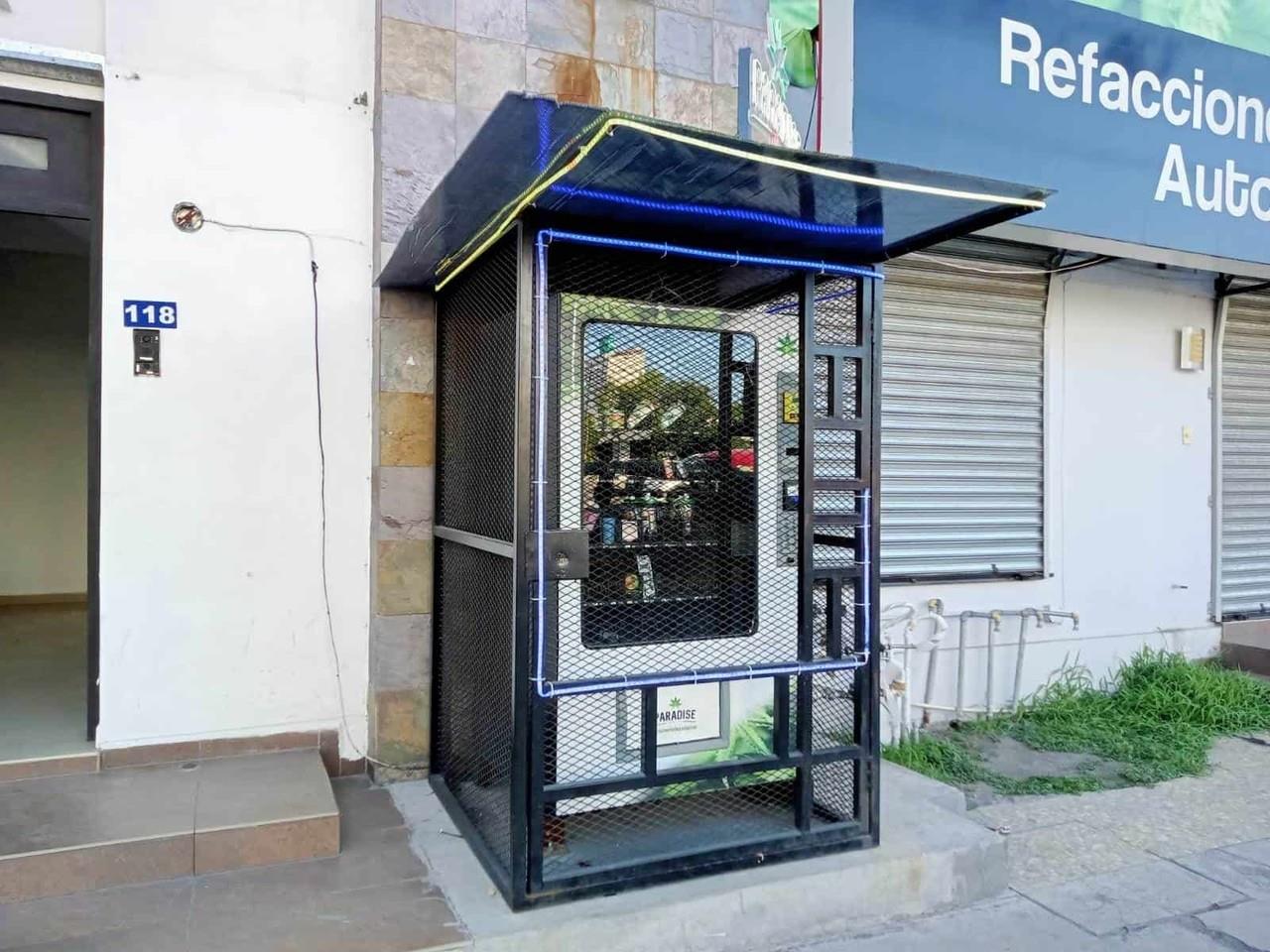 Colocan dispensador de cannabis en Monterrey