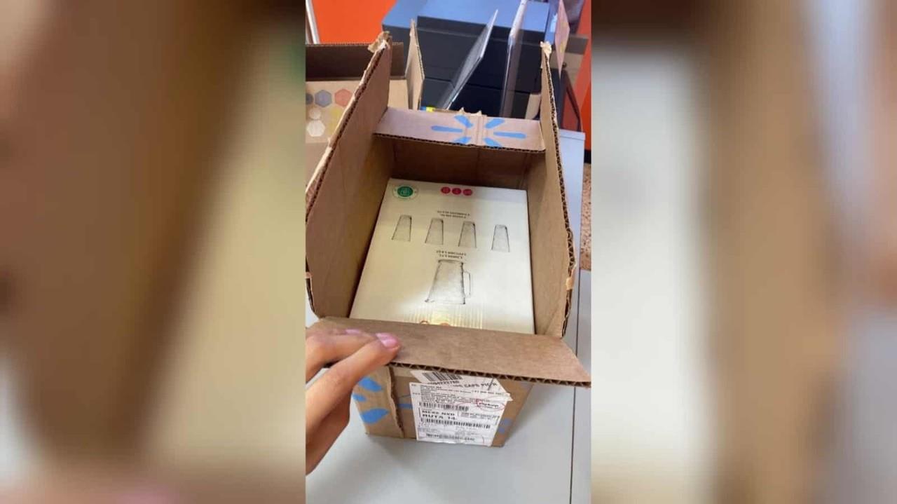 Compra joven un Xbox por internet y recibe un juego de vasos