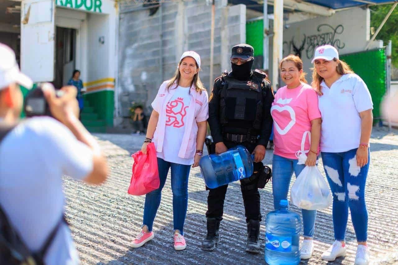 Entrega Estado garrafones de agua potable en Santa Catarina