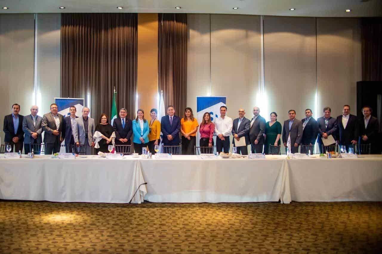 Presenta Martha Herrera estrategia Hambre Cero a CANACO Servytur Monterrey