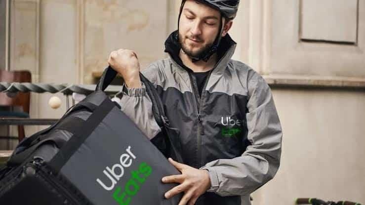 Se blinda Uber Eats de falsos repartidores