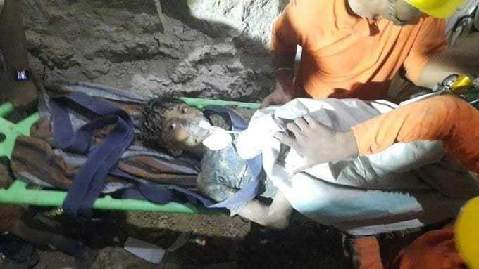 Niño de 10 años quedó atrapado en pozo durante cuatro días en la India