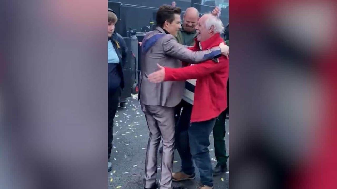 ¡No importa la edad! Anciano tiene noche mágica con The Killers