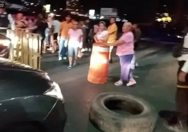 Bloquean avenida Lázaro Cárdenas ante falta de agua