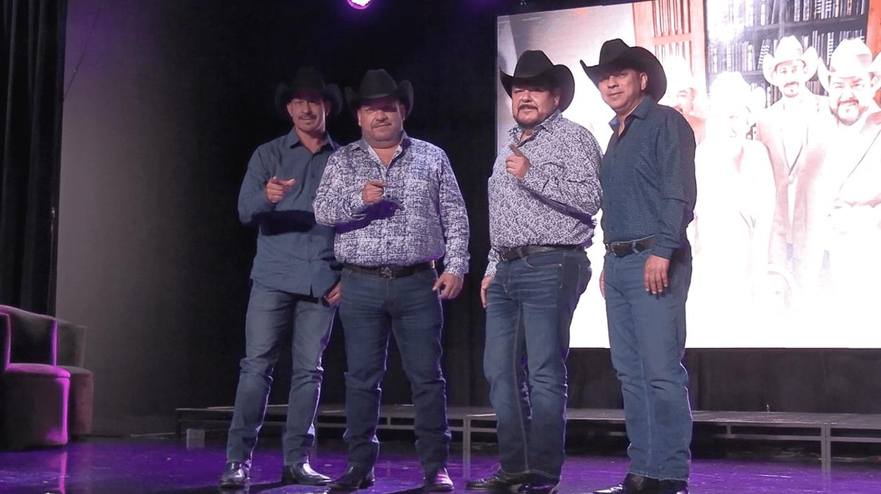 Considera Beto Zapata un halago que fan lo haya tocado