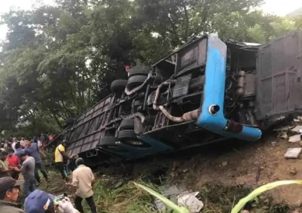 Autobús de peregrinos vuelca en Chiapas; hay 9 muertos y 28 heridos