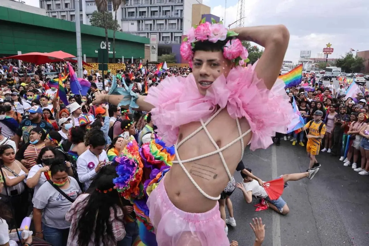 Más de 50 mil personas colorean la 21 Marcha de la Diversidad