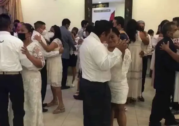 Parejas dan el sí por amor o trámites en matrimonios colectivos
