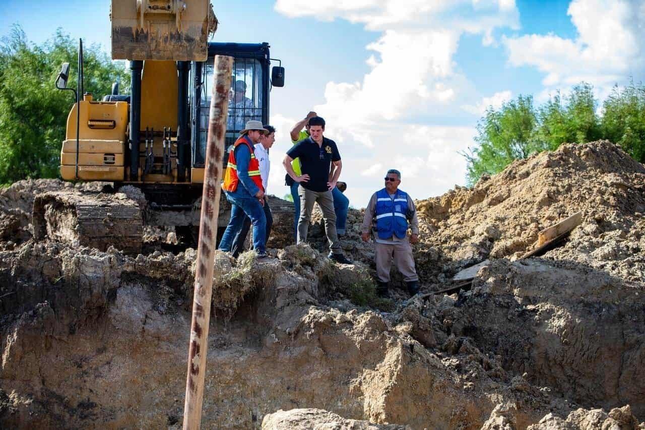 Supervisa Samuel García reparación de fuga de acueducto El Cuchillo