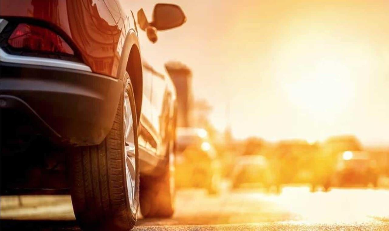 Muere menor encerrado en auto; mamá lo olvidó durante horas