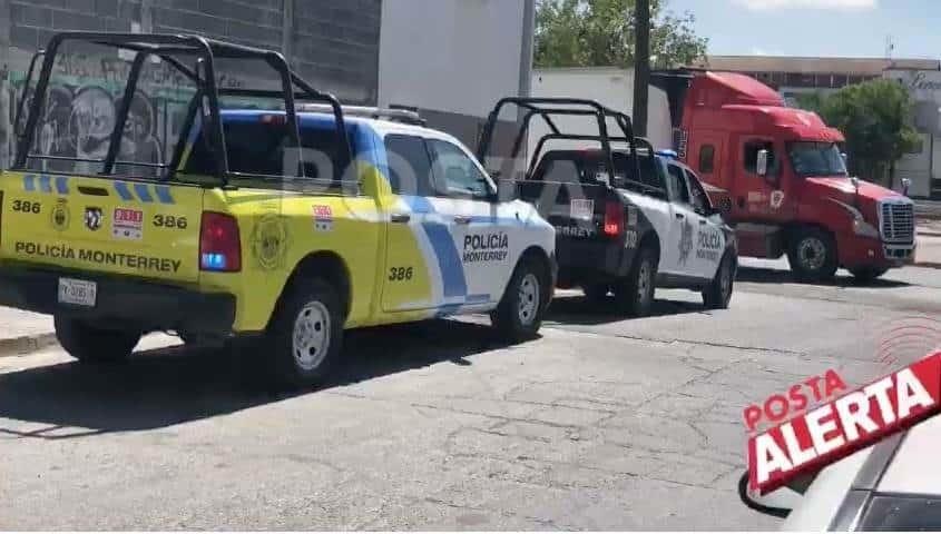 Pelean a machetazos en plena avenida Venustiano Carranza de Monterrey