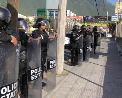 VIDEO: Blindan avenida Revolución en Monterrey para evitar bloqueos