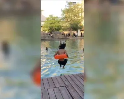 VIDEO: ¡Al agua! Acuden regios a “baño masivo” en el Paseo Santa Lucía