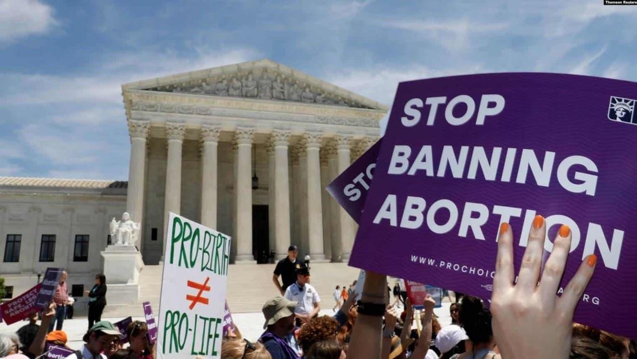 Corte Suprema de EU revoca derecho constitucional al aborto