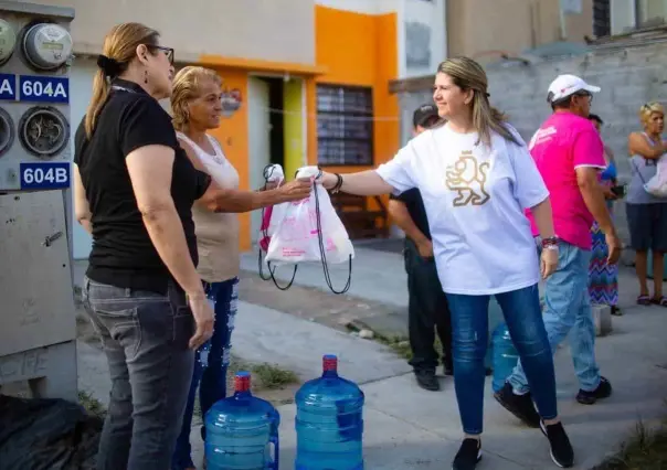 Entrega Secretaría de Igualdad e Inclusión agua en el área metropolitana