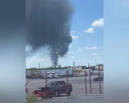Controlan incendio en refinería de Pemex en Cadereyta