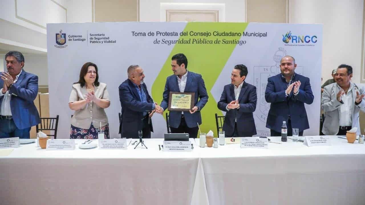 Galardonan a David de la Peña por impulsar participación ciudadana