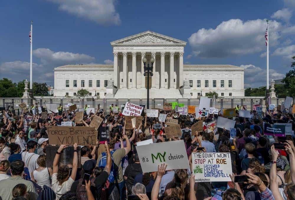 Suspenden clínicas abortos en Texas tras fallo de tribunal