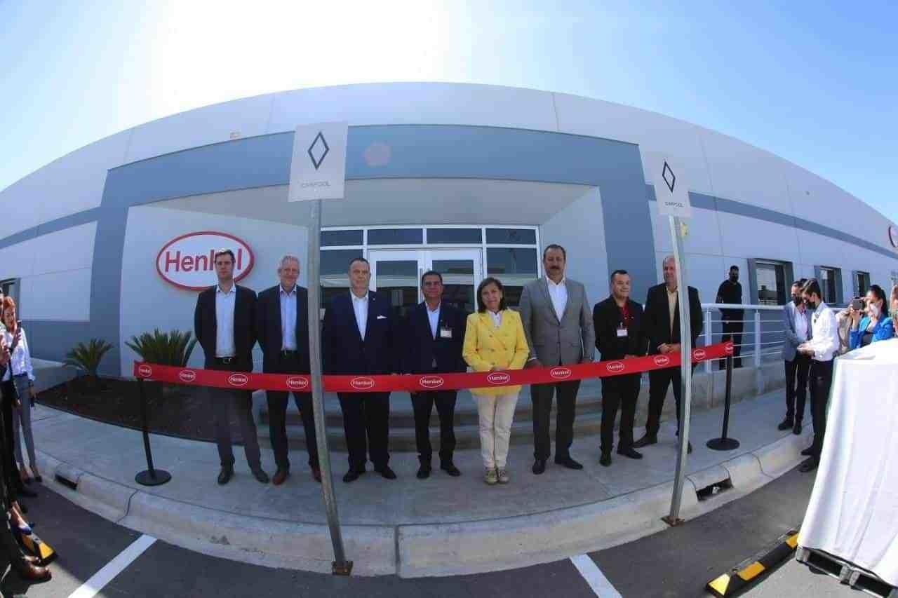 Cristina Díaz inaugura nueva planta de adhesivos de empresa Henkel