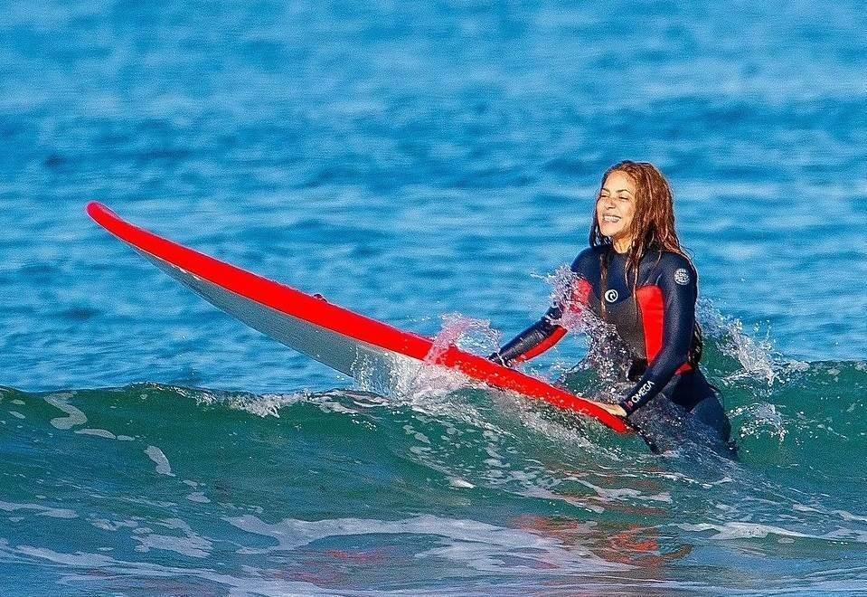 Shakira se va de vacaciones a la playa sin Piqué