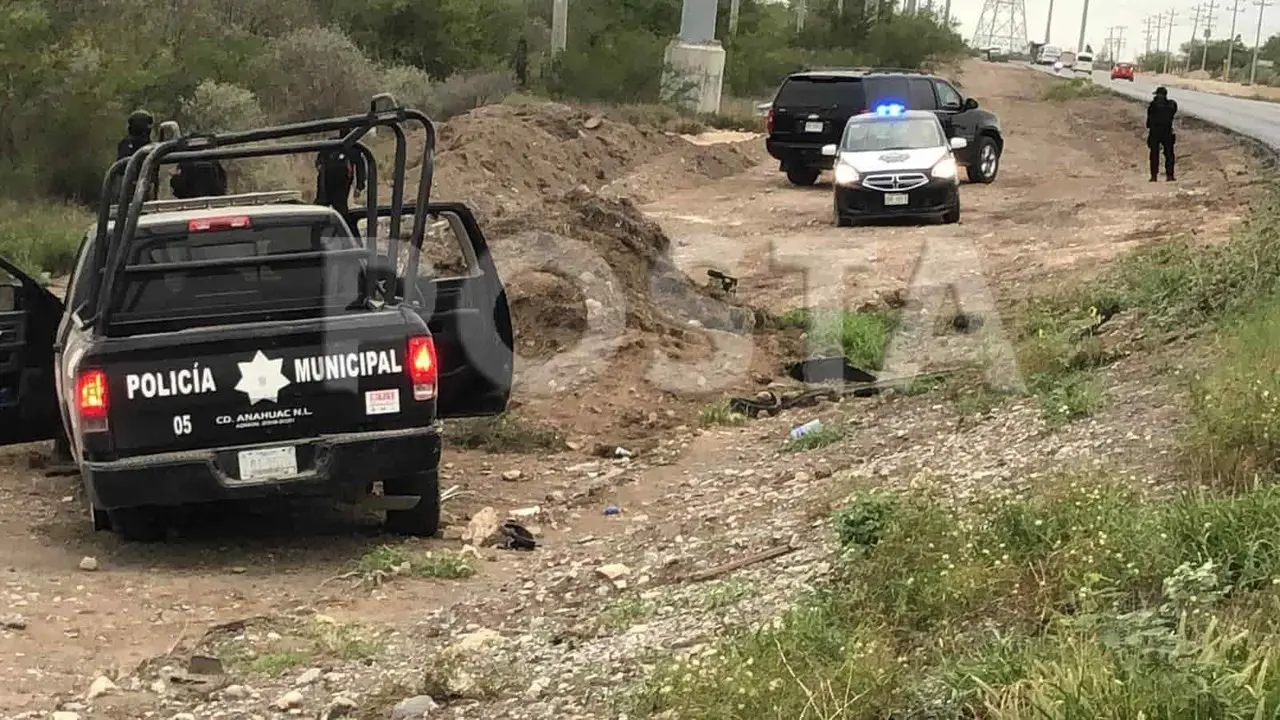 Resultan 3 policías lesionados en volcadura en carretera a Colombia