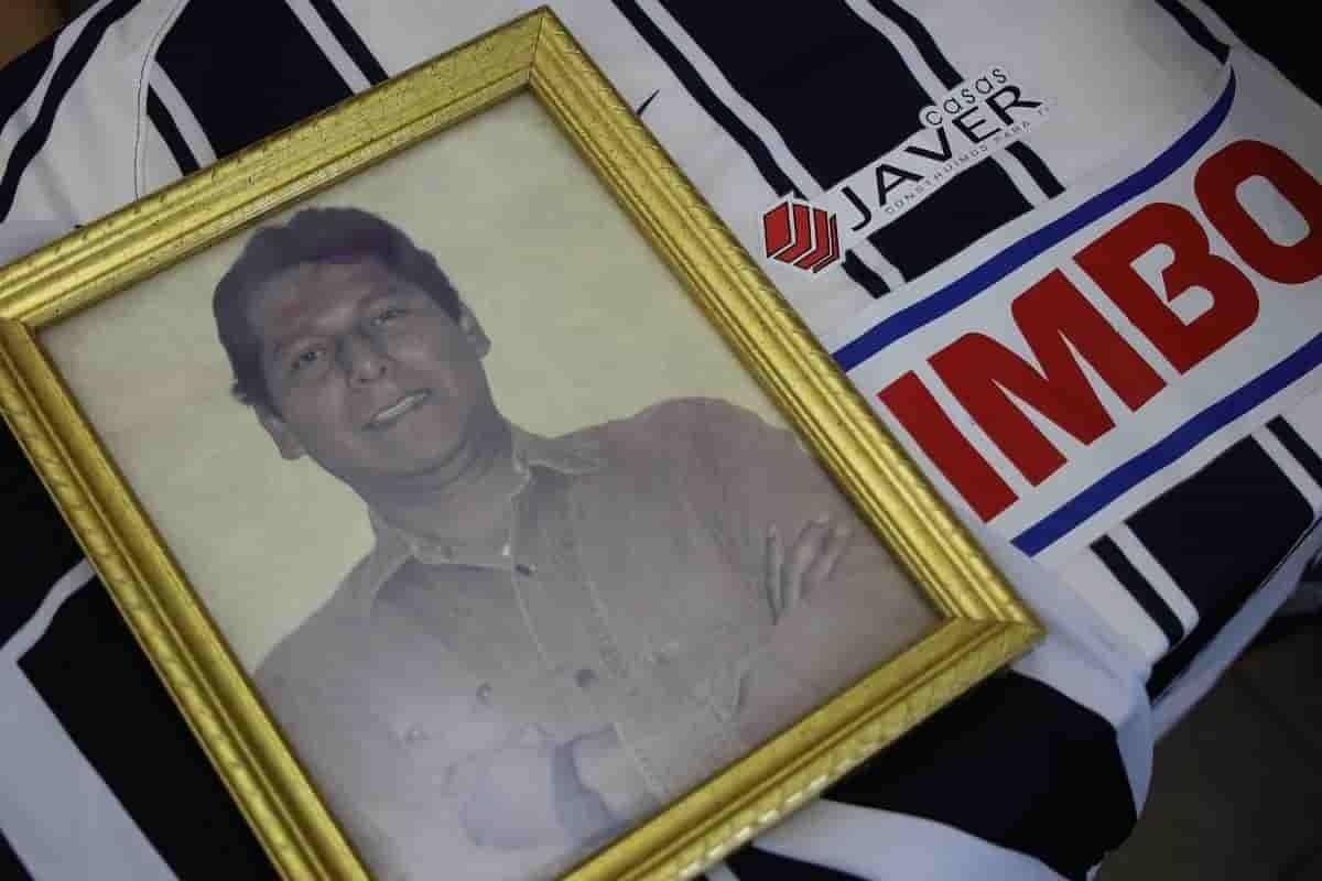 Autoridades no nos voltean a ver: hijas de maestro desaparecido