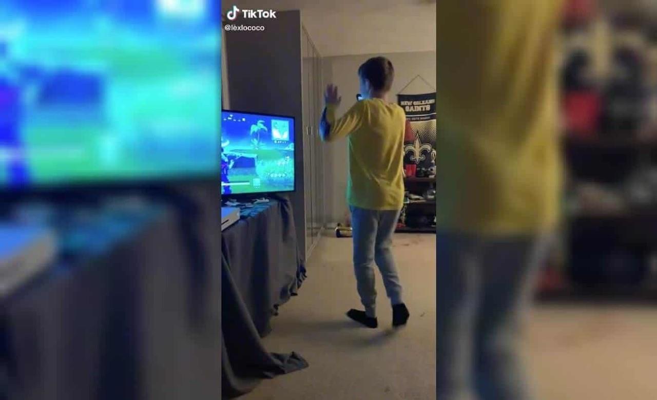 ¡Fortnite, pizza y novia! Felicidad de un joven inunda redes sociales