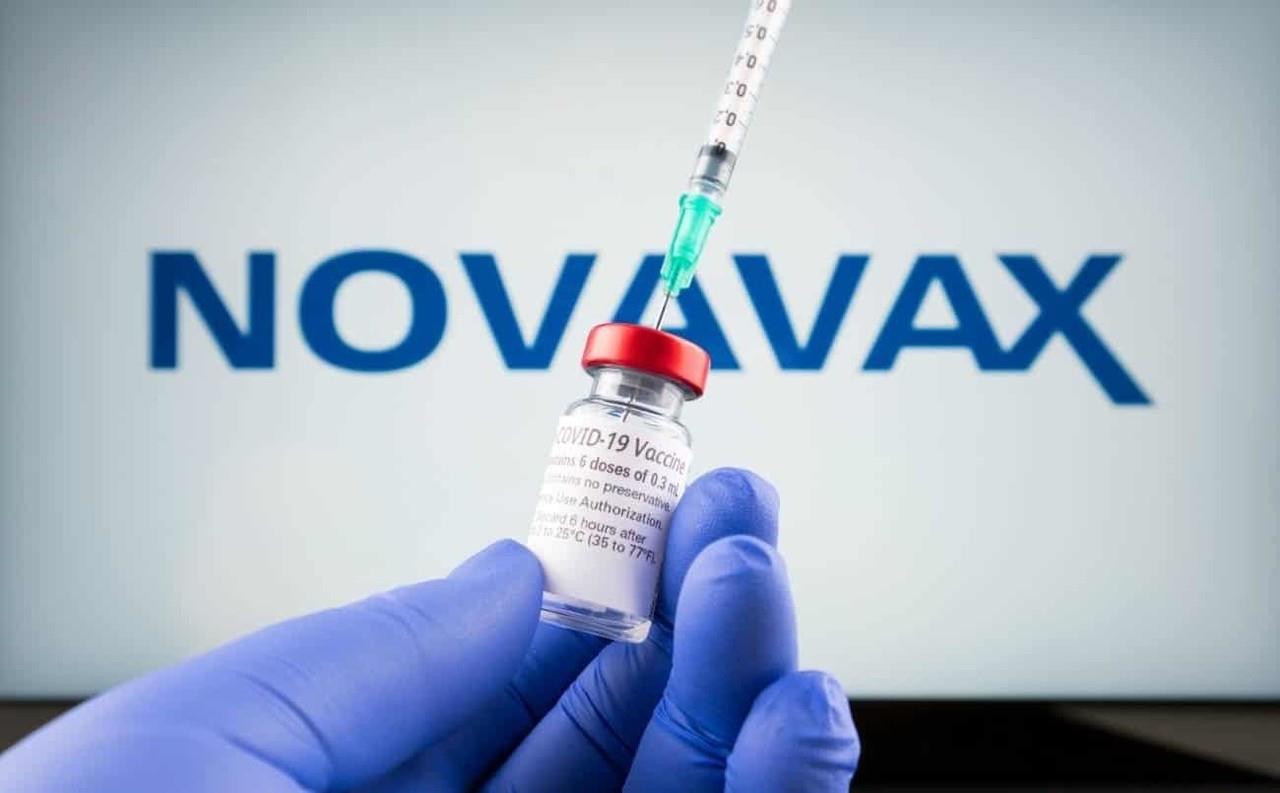 Concede EU autorización de emergencia a vacuna Novavax contra COVID-19