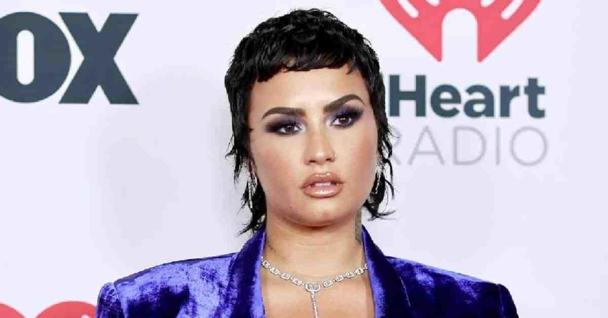 Demi Lovato se abre la frente en accidente