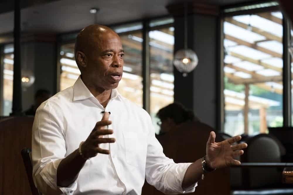 La ciudad de Nueva York huele a marihuana, expresa su alcalde Eric Adams