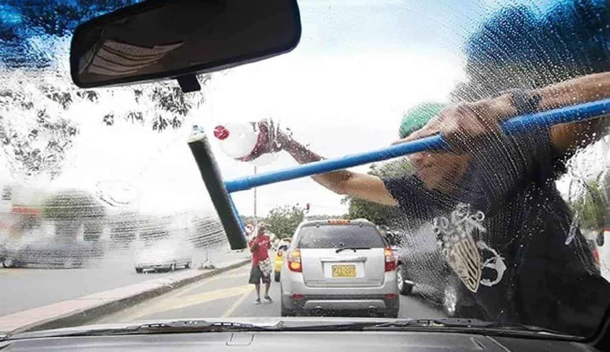 ¿Cuánto gana un limpiavidrios?