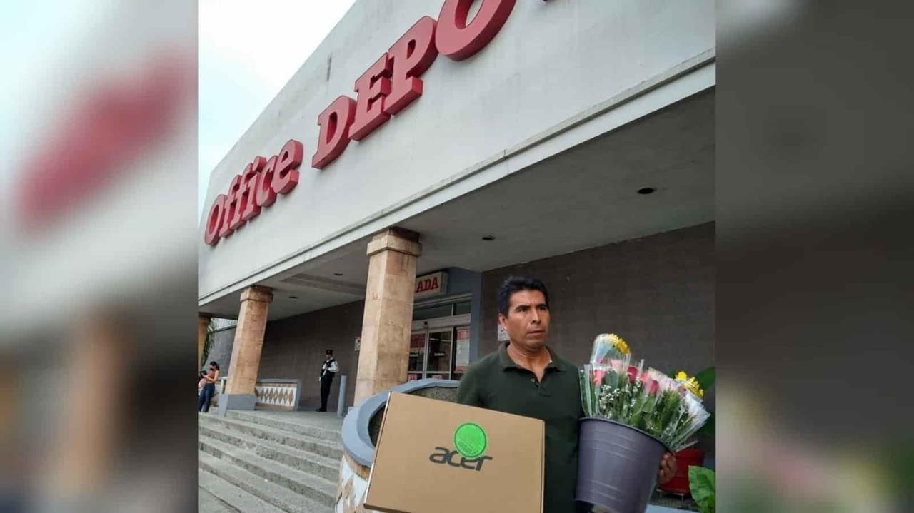 Vendedor ambulante compra laptop y estaba descompuesta