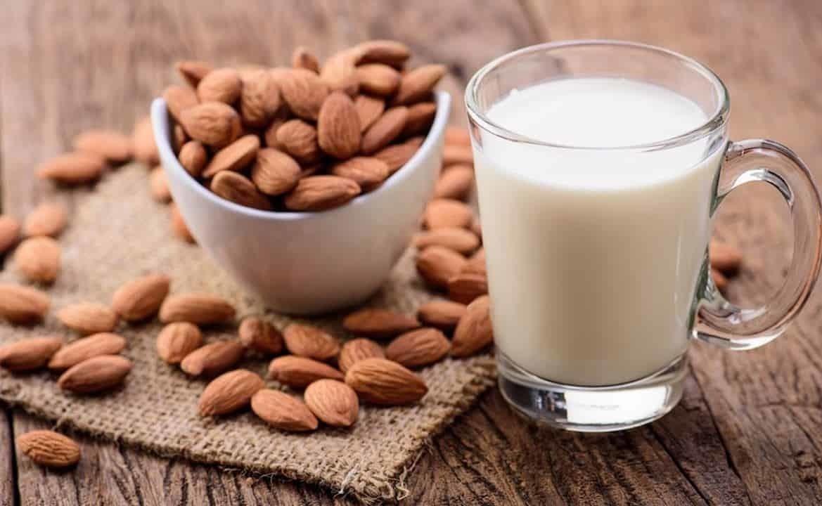 Confirma Profeco que la leche de almendras no existe