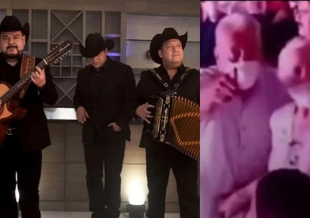 Busca Pesado a pareja de abuelitos que acudió a su concierto