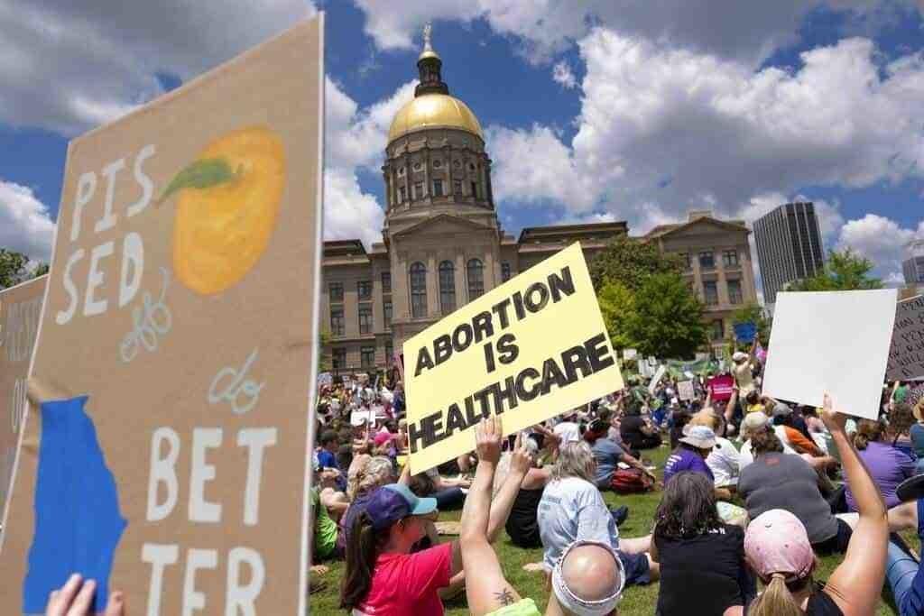 A minutos de aborto, mandan a mujeres a sus casas