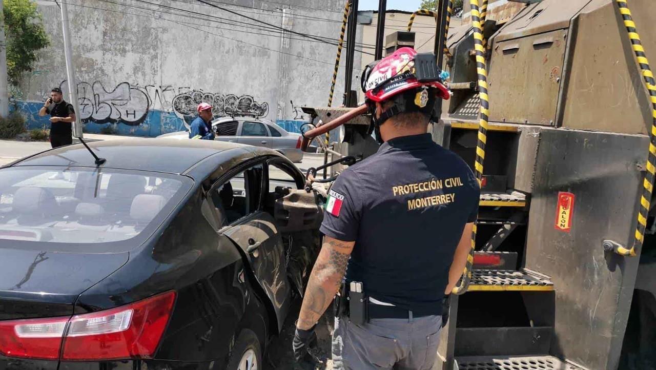 ¡Vive para contarlo! Conductor intenta ganarle al tren; se lleva gran susto