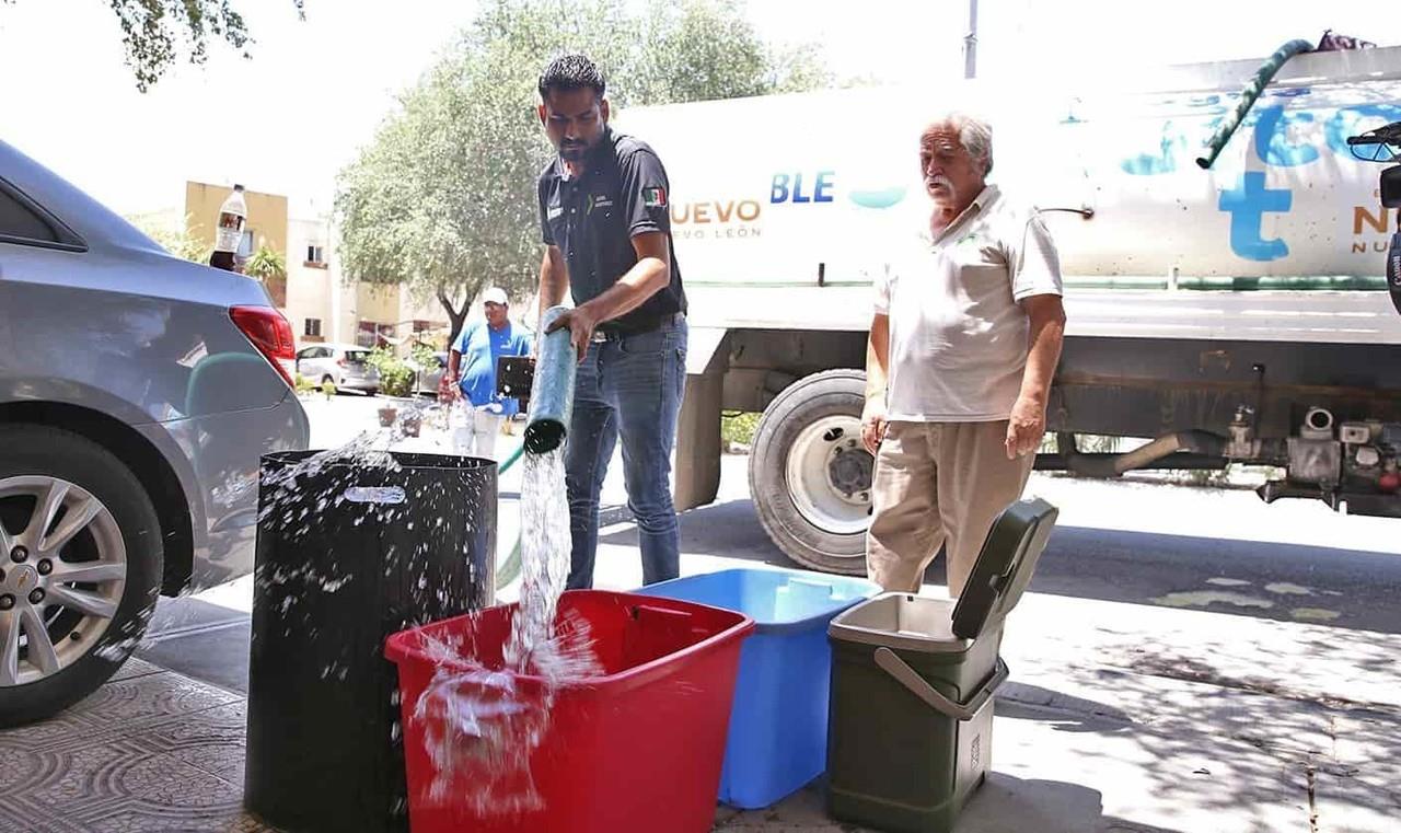 Lleva Gobierno de Nuevo León agua en pipas a adultos mayores de San Nicolás