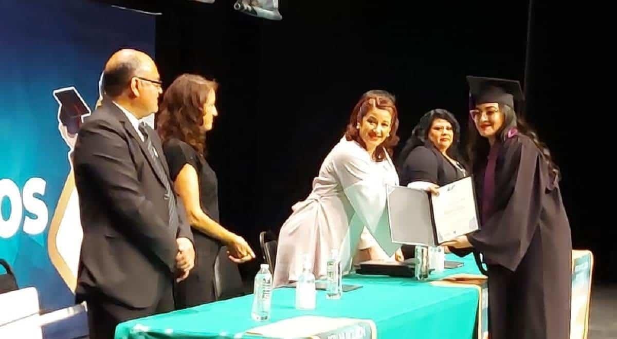 Se gradúan 762 estudiantes de la Universidad Tecnológica de Santa Catarina
