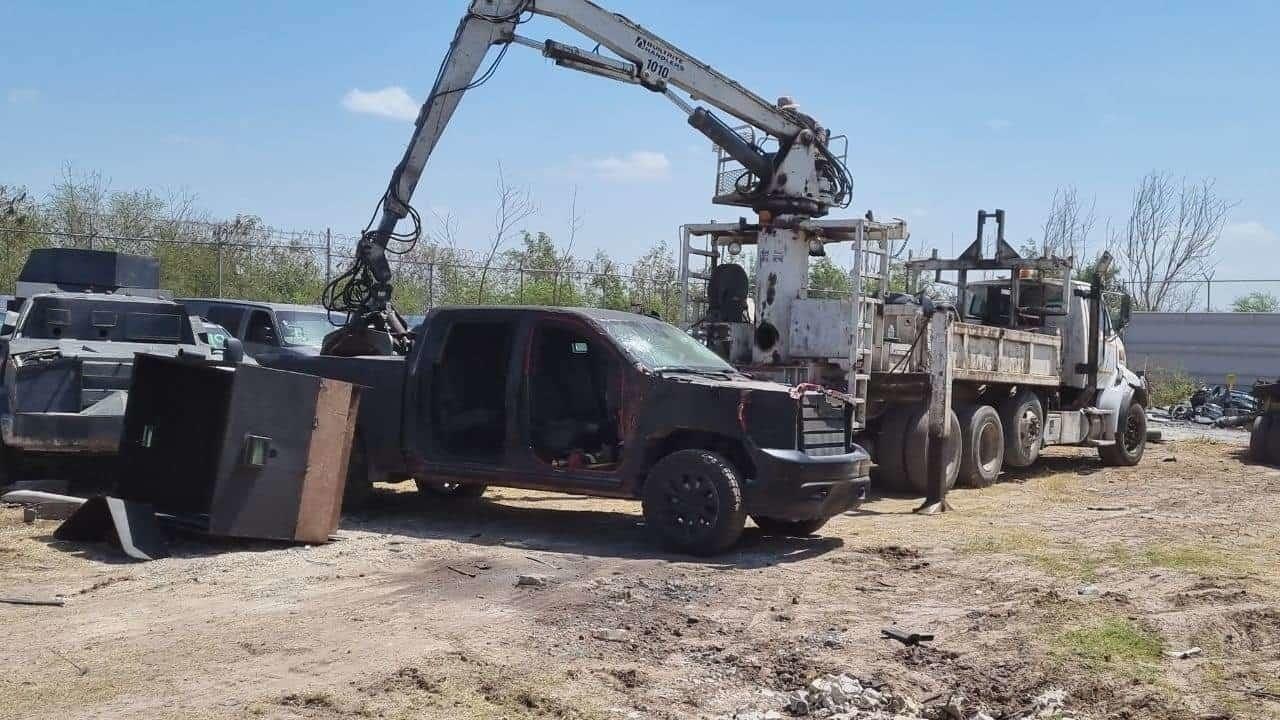 Destruye FGR de Tamaulipas 23 monstruos decomisados al narco