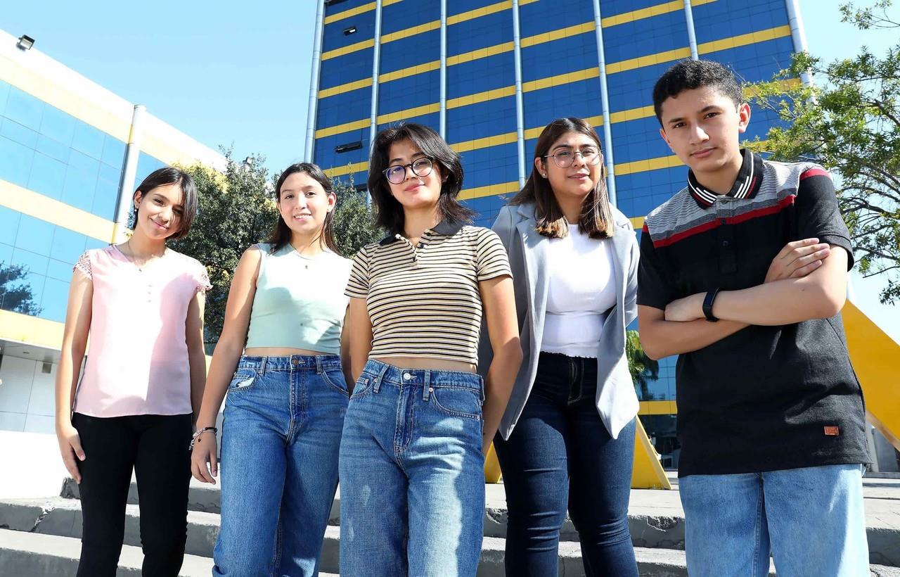 Con mochilas cargadas de ilusiones llegan nuevos estudiantes a la UANL