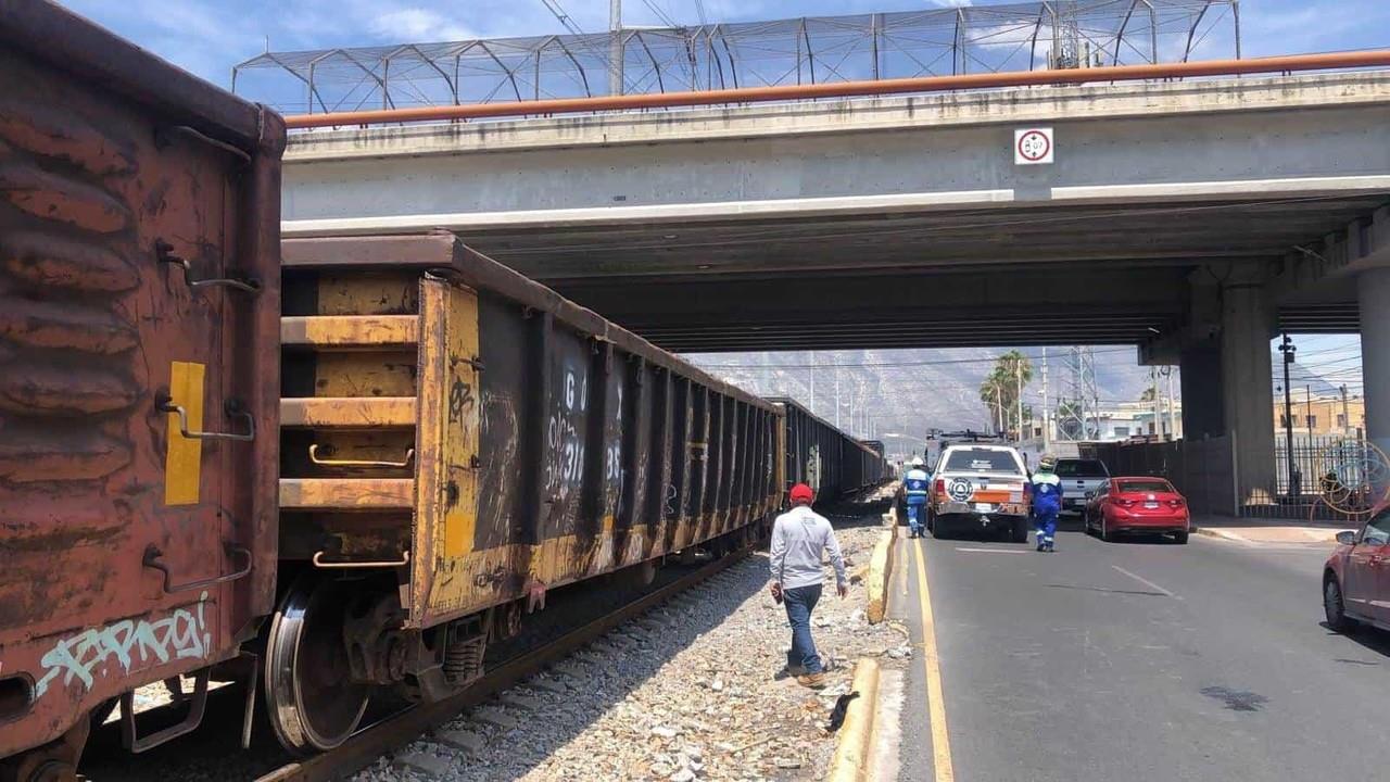 Mujer sale lesionada al intentar cruzar las vías del tren